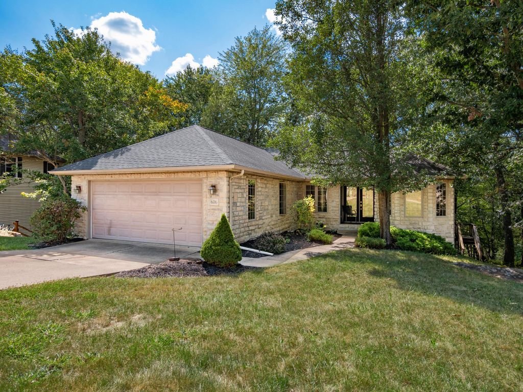 606 Kimberly Court, Heath, OH 43056