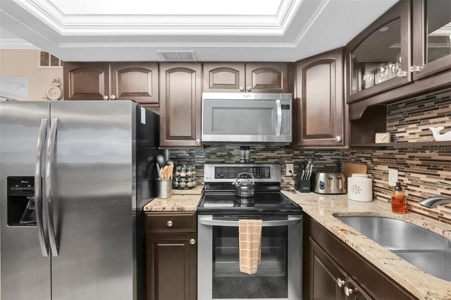 9755 HARRELL AVENUE 105, Treasure Island, FL 33706