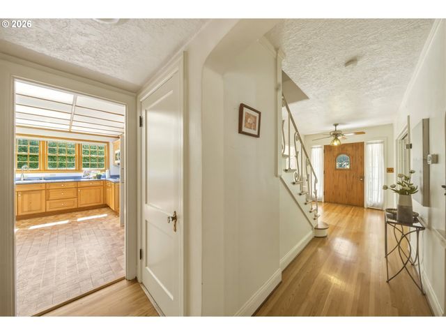 3921 Se LAKE Rd, Milwaukie, OR 97222