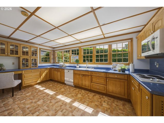 3921 Se LAKE Rd, Milwaukie, OR 97222