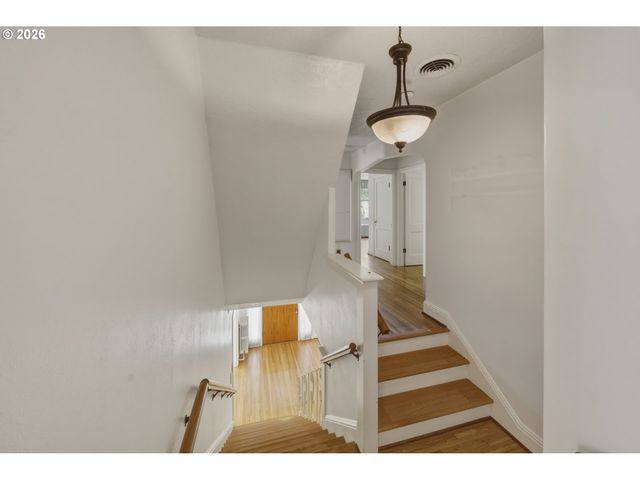 3921 Se LAKE Rd, Milwaukie, OR 97222