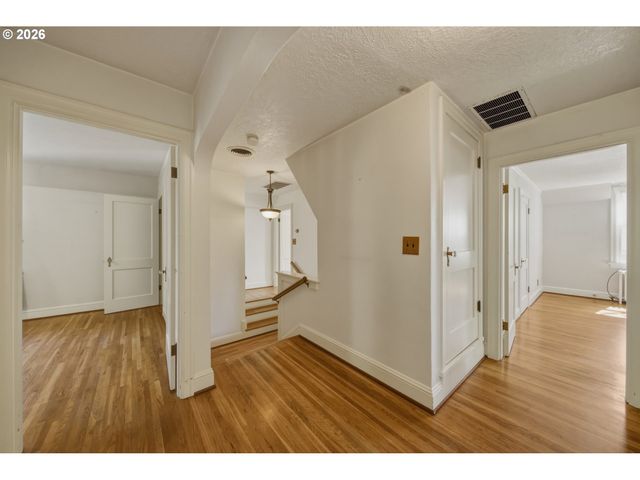 3921 Se LAKE Rd, Milwaukie, OR 97222