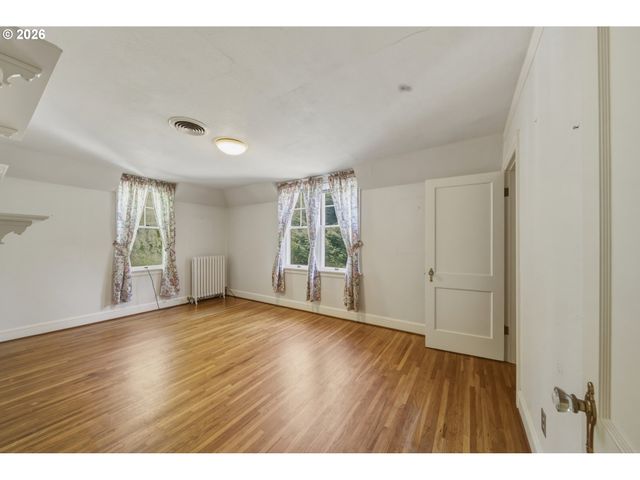 3921 Se LAKE Rd, Milwaukie, OR 97222