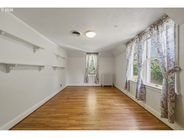 3921 Se LAKE Rd, Milwaukie, OR 97222