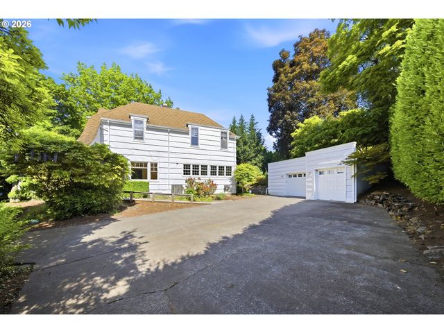 3921 Se LAKE Rd, Milwaukie, OR 97222
