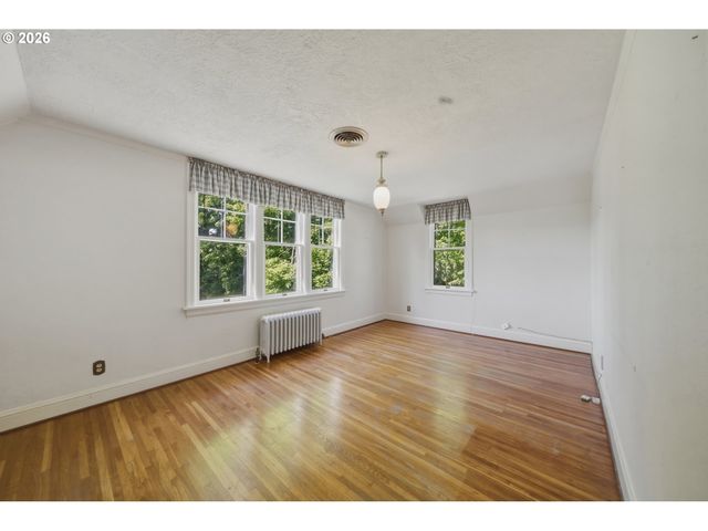 3921 Se LAKE Rd, Milwaukie, OR 97222
