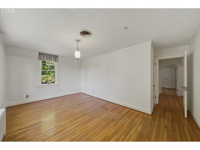 3921 Se LAKE Rd, Milwaukie, OR 97222
