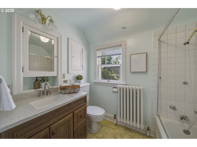 3921 Se LAKE Rd, Milwaukie, OR 97222