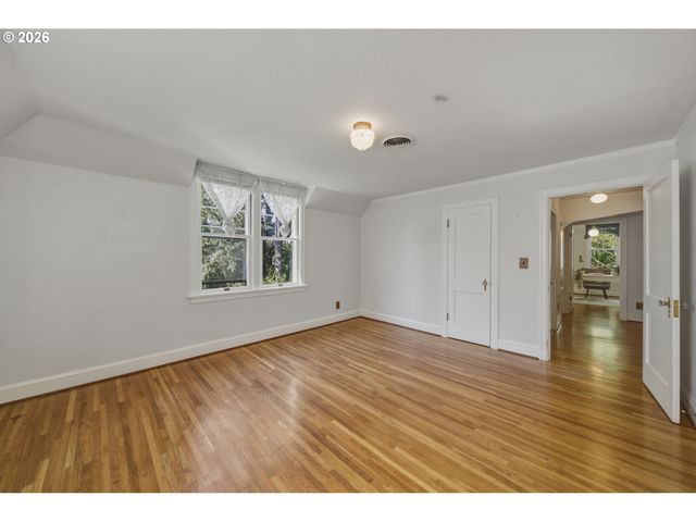 3921 Se LAKE Rd, Milwaukie, OR 97222