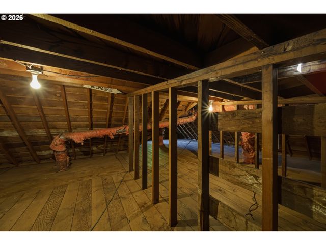 3921 Se LAKE Rd, Milwaukie, OR 97222