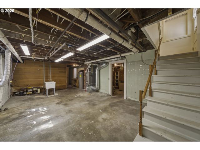 3921 Se LAKE Rd, Milwaukie, OR 97222