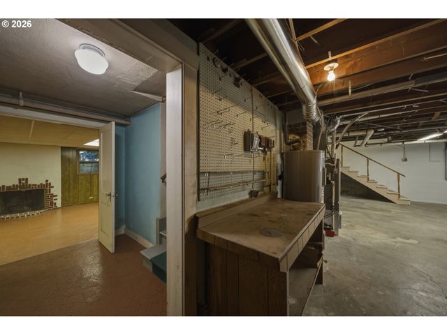 3921 Se LAKE Rd, Milwaukie, OR 97222