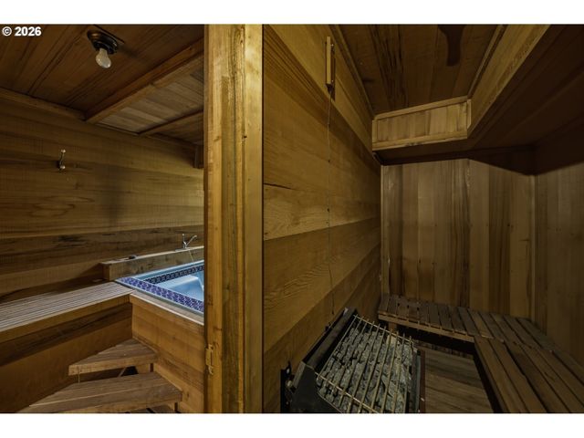 3921 Se LAKE Rd, Milwaukie, OR 97222