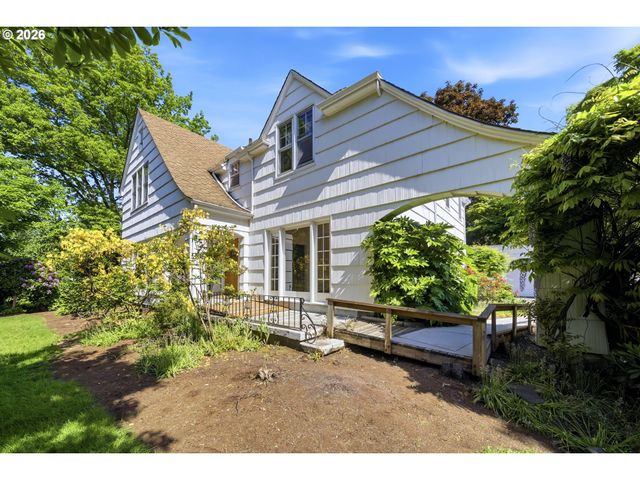 3921 Se LAKE Rd, Milwaukie, OR 97222
