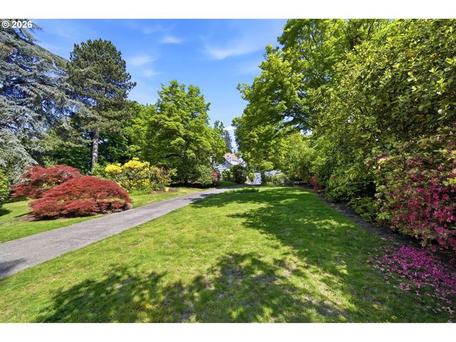 3921 Se LAKE Rd, Milwaukie, OR 97222
