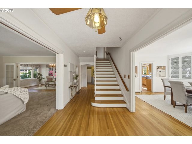 3921 Se LAKE Rd, Milwaukie, OR 97222