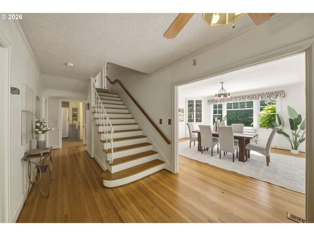 3921 Se LAKE Rd, Milwaukie, OR 97222
