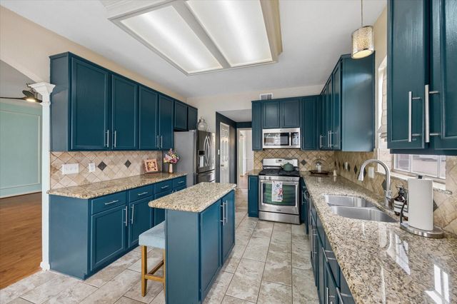 14922 Sawtooth Oak Drive, Houston, TX 77082