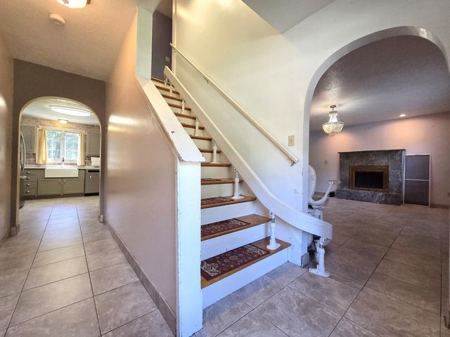 4 Joseph St, Dudley, MA 01571