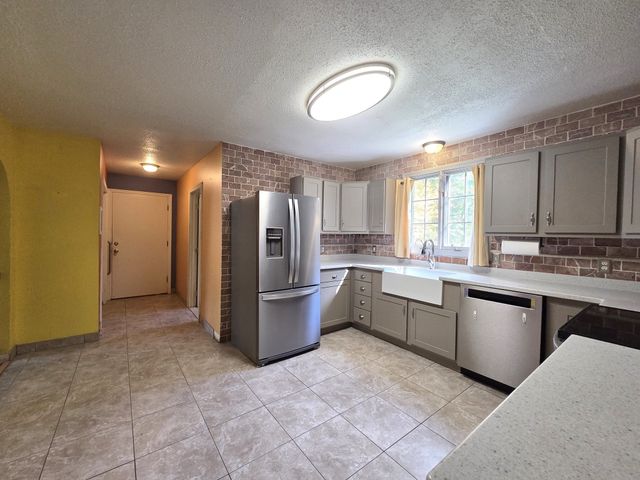 4 Joseph St, Dudley, MA 01571