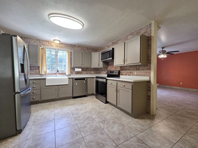 4 Joseph St, Dudley, MA 01571