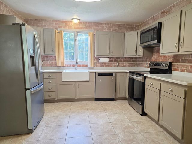 4 Joseph St, Dudley, MA 01571
