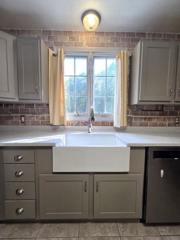 4 Joseph St, Dudley, MA 01571