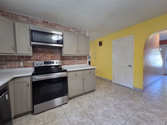 4 Joseph St, Dudley, MA 01571