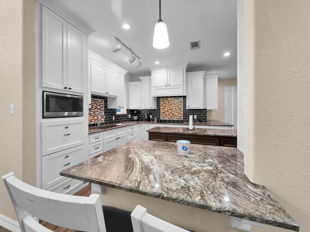 520 Meadow Lane, Winnie, TX 77665