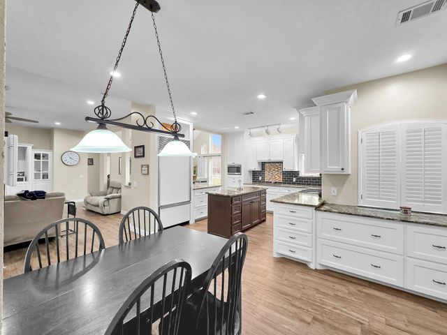 520 Meadow Lane, Winnie, TX 77665