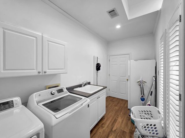 520 Meadow Lane, Winnie, TX 77665