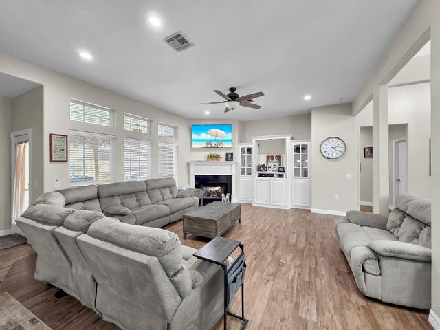 520 Meadow Lane, Winnie, TX 77665