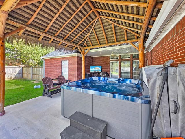 520 Meadow Lane, Winnie, TX 77665