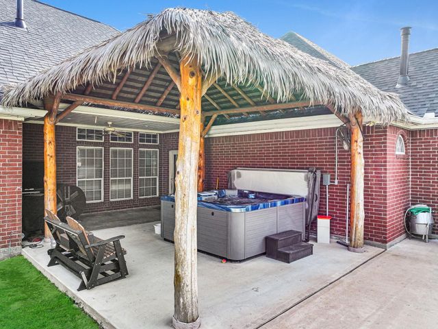 520 Meadow Lane, Winnie, TX 77665