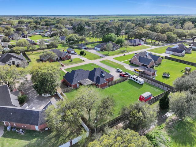 520 Meadow Lane, Winnie, TX 77665