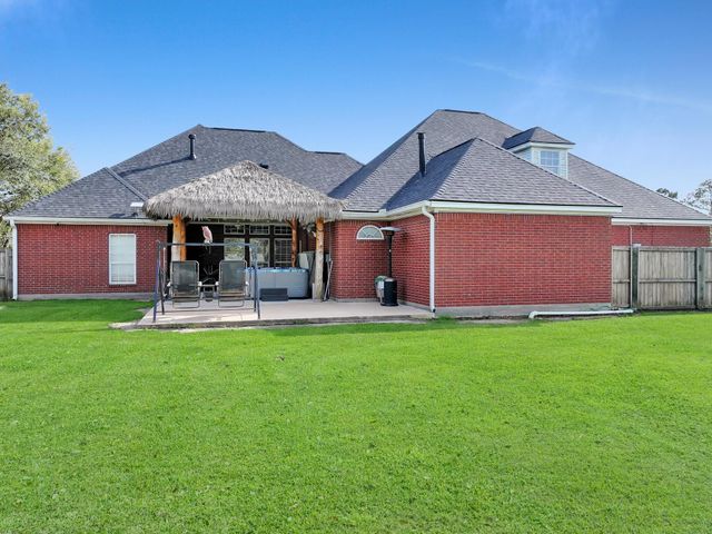 520 Meadow Lane, Winnie, TX 77665