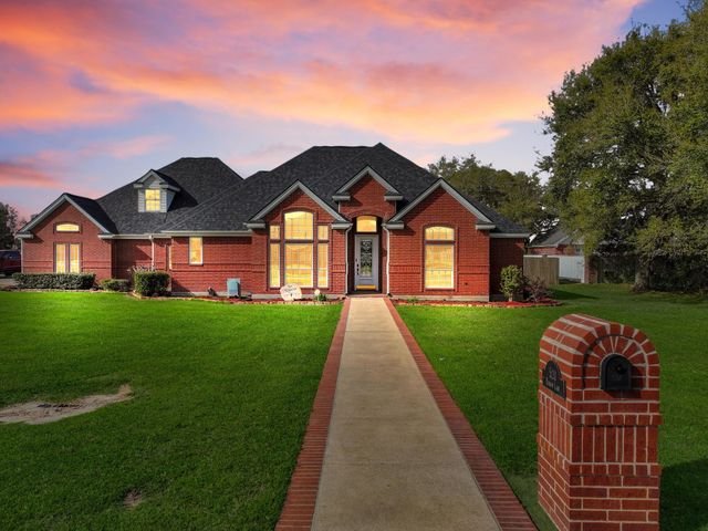 520 Meadow Lane, Winnie, TX 77665