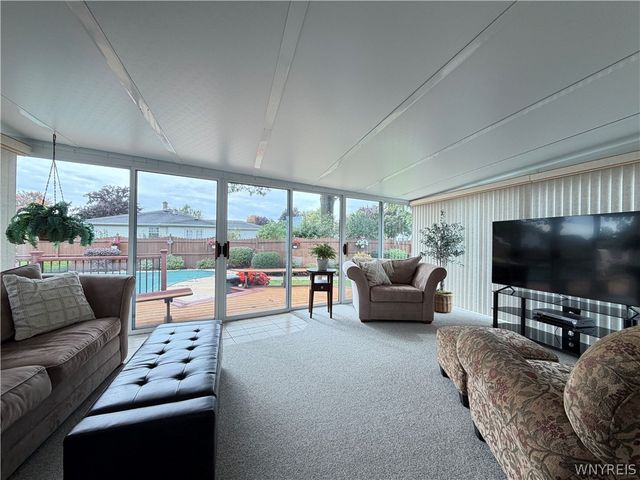 811 Thomas Fox Drive West, North Tonawanda, NY 14120