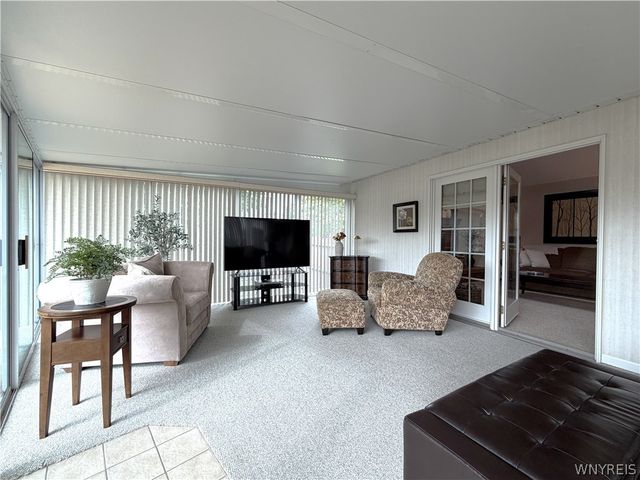 811 Thomas Fox Drive West, North Tonawanda, NY 14120