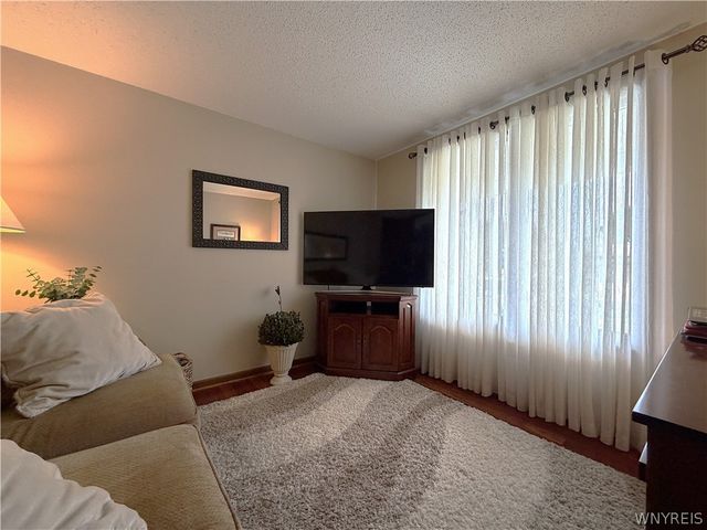811 Thomas Fox Drive West, North Tonawanda, NY 14120