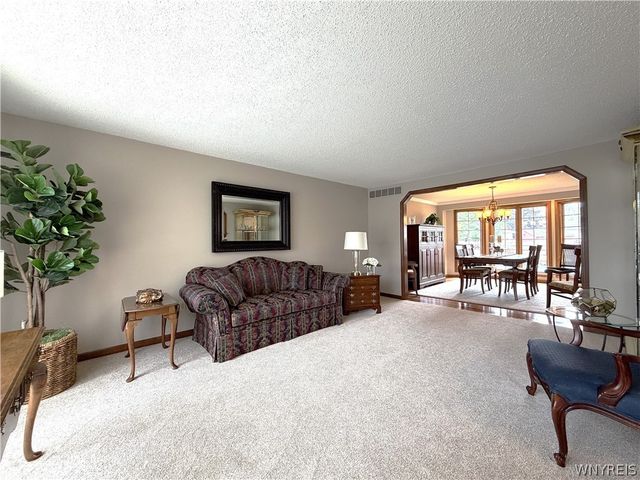 811 Thomas Fox Drive West, North Tonawanda, NY 14120