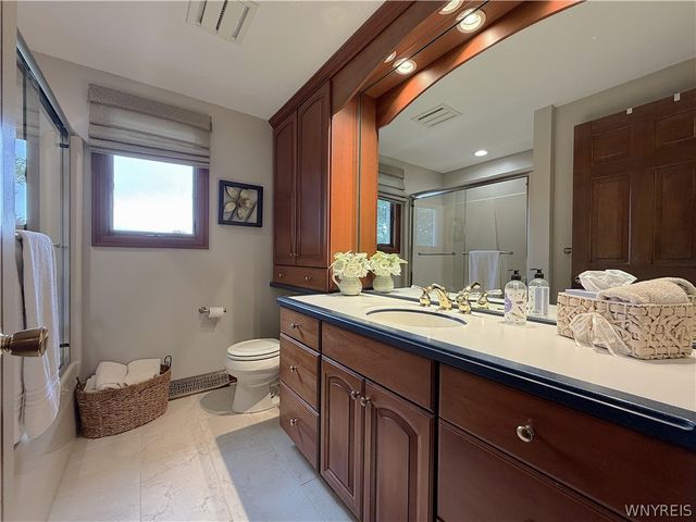 811 Thomas Fox Drive West, North Tonawanda, NY 14120