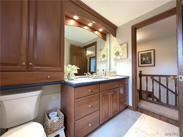 811 Thomas Fox Drive West, North Tonawanda, NY 14120