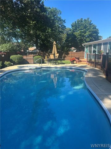 811 Thomas Fox Drive West, North Tonawanda, NY 14120