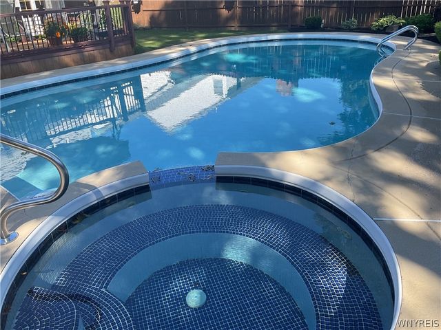 811 Thomas Fox Drive West, North Tonawanda, NY 14120