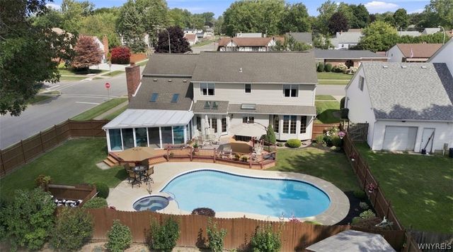 811 Thomas Fox Drive West, North Tonawanda, NY 14120