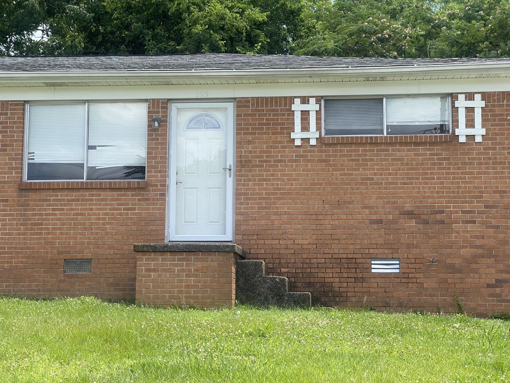 105 Edgehill Dr, Pulaski, TN 38478