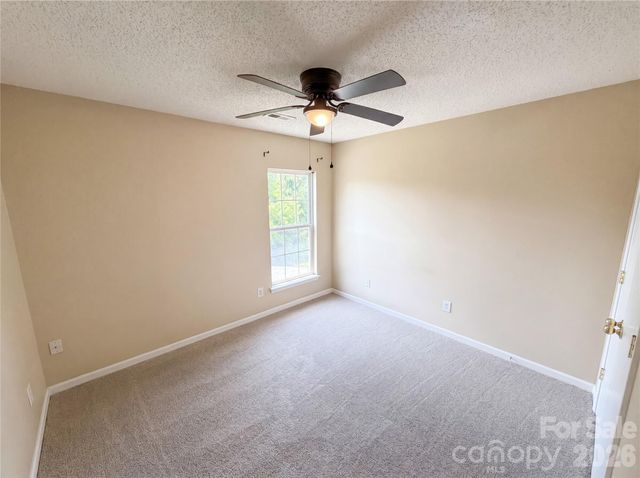 6121 Linda Vista Lane, Charlotte, NC 28216