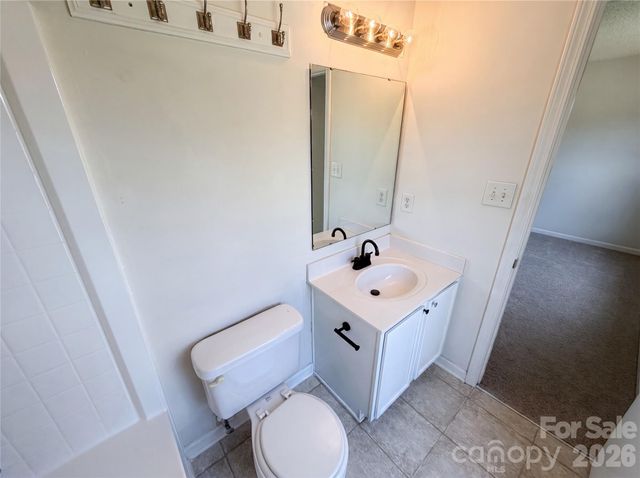 6121 Linda Vista Lane, Charlotte, NC 28216