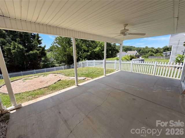 6121 Linda Vista Lane, Charlotte, NC 28216
